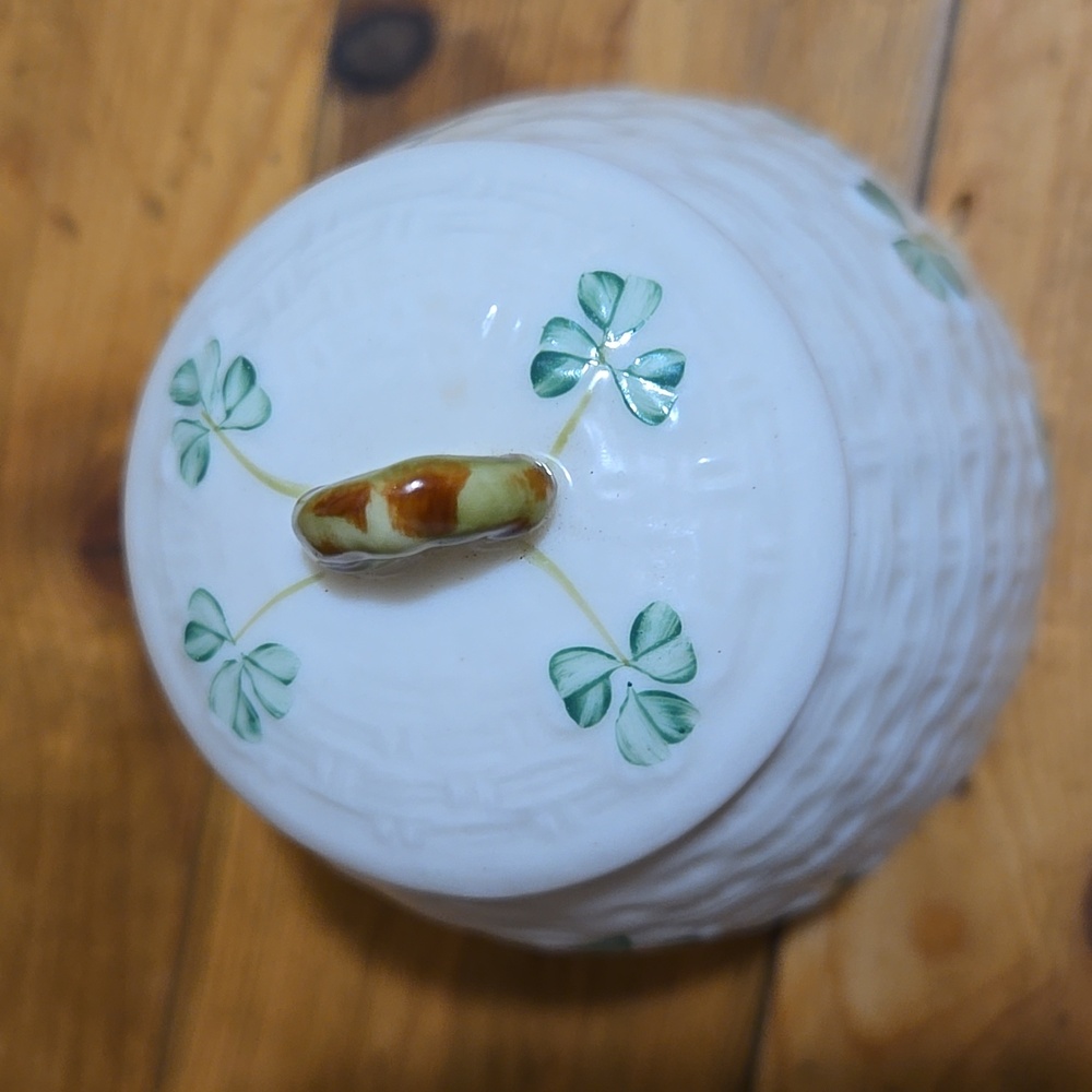 Belleek Shamrock Covered Petite Jar & Lidslide 3 5/8" EUC - Picture 3 of 5